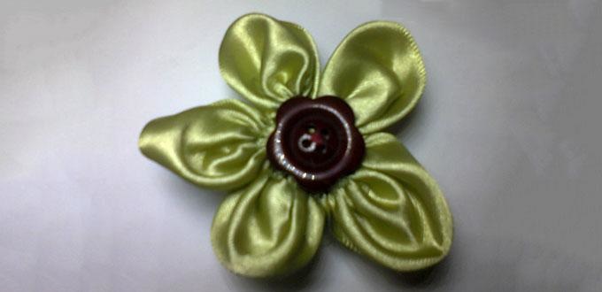 Tutorial Facile sur la façon de faire une fleur magnifique avec le ruban  vert et bouton - Cabochons Chinoise